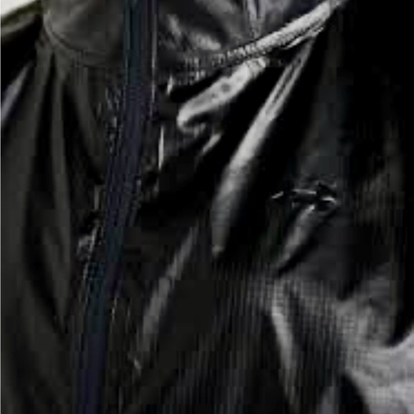 UNDER ARMOUR, NWOT, WOMENS, BLACK, WATER REPELLENT PULLOVER. LOOSE FIT. SIZE XL - Picture 3 of 10